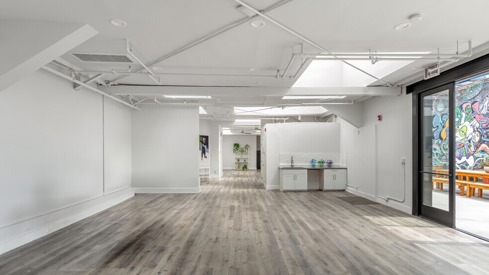 More Photos Of 62-66 Windward Ave, Venice Storefront Retail Office For Lease