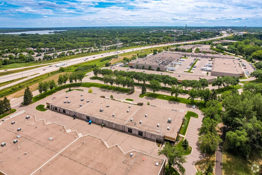 More Photos Of 3850 N Annapolis Ln, Plymouth Unknown For Lease