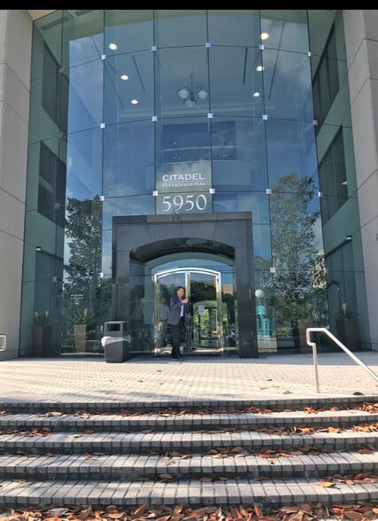 More Photos Of 5950 Hazeltine National Dr, Orlando Office For Lease