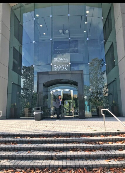 More Photos Of 5950 Hazeltine National Dr, Orlando Office For Lease