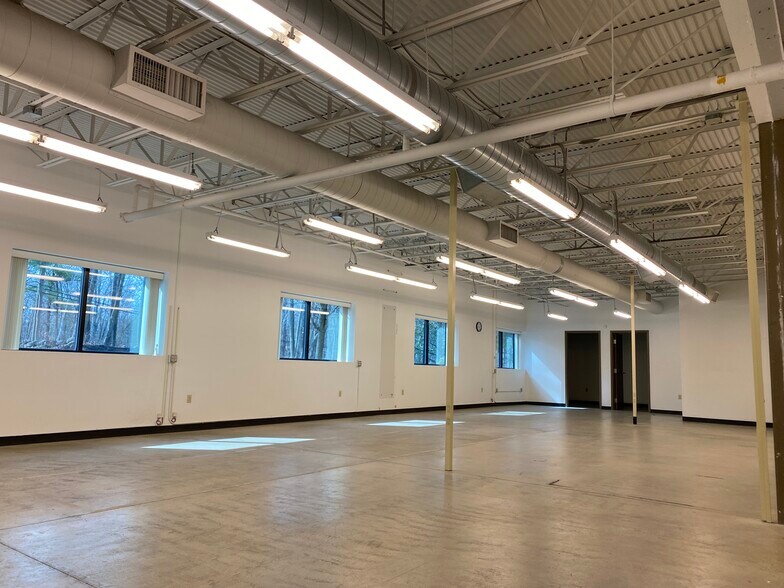 More Photos Of 34 Route 111, Derry Service For Lease