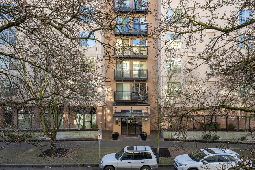 More Photos Of 2021 1st Ave, Seattle Apartments For Lease