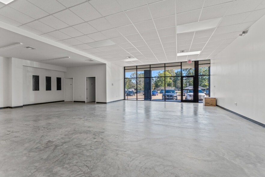 More Photos Of 8482 Perkins Rd, Baton Rouge General Retail For Lease