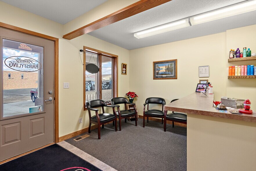 More Photos Of 101 S Main St, Pine Island General Retail For Sale