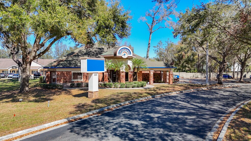 More Photos Of 3203 Lithia Pinecrest Rd, Valrico Medical For Sale