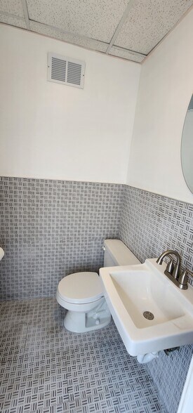 More Photos Of 68-72 Main St, Woodbridge Storefront Retail Residential For Lease