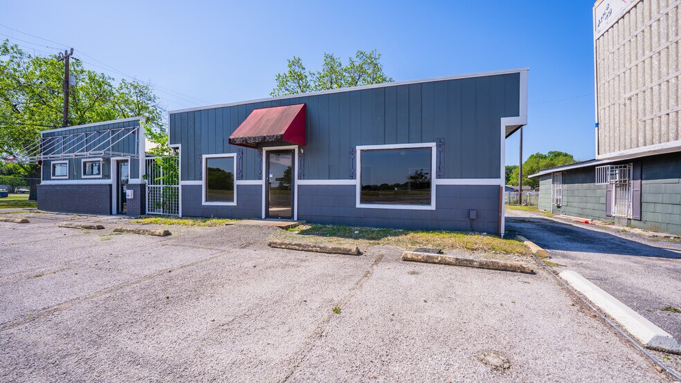 More Photos Of 7050 US Highway 87, San Antonio Freestanding For Sale