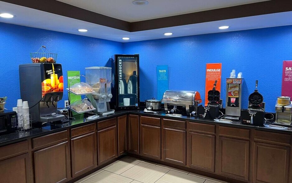 More Photos Of 5710 Challenger Pky, Fort Wayne Hotel For Sale