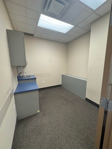 More Photos Of 240 Waterloo St, London Medical For Lease