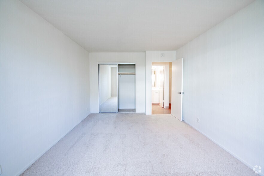 More Photos Of 2051 Shoreline Dr, Alameda Apartments For Sale