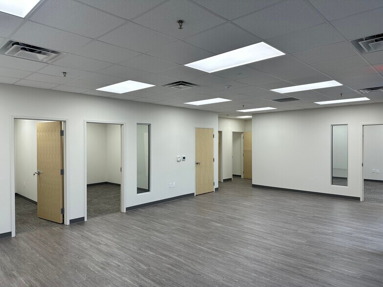 More Photos Of 7503-7527 Exchange Dr, Orlando Distribution For Lease