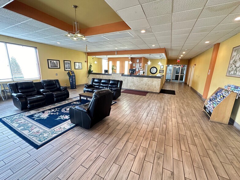 More Photos Of 1001 E 6th St, Junction City Hotel For Sale