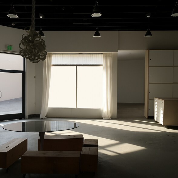 More Photos Of 2516 Daly St, Los Angeles Showroom For Lease