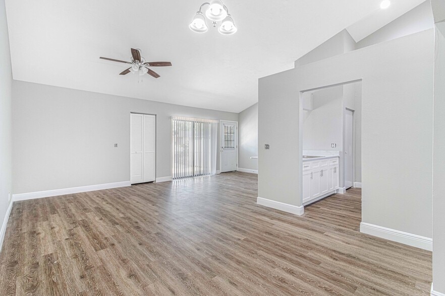 More Photos Of 4151 SE 22nd Ave, Ocala Apartments For Sale