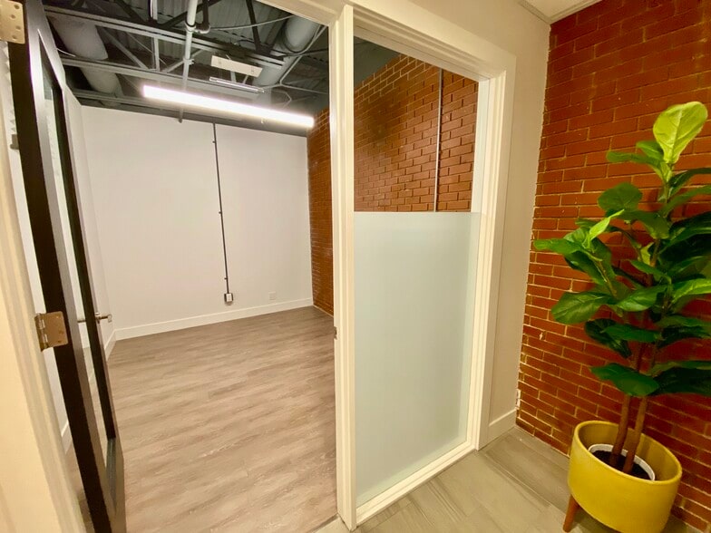 More Photos Of 1035 Pearl St, Boulder Office For Sale