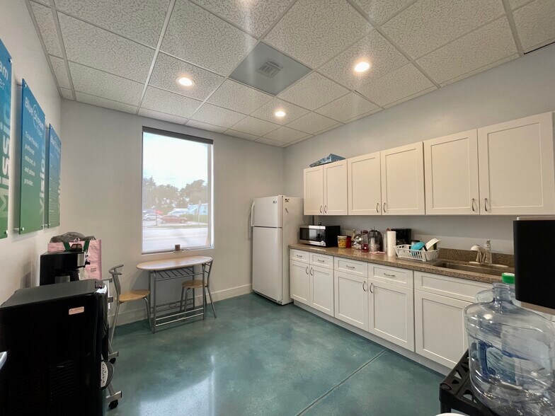 More Photos Of 15931-15935 SW Warfield Blvd, Indiantown Freestanding For Lease