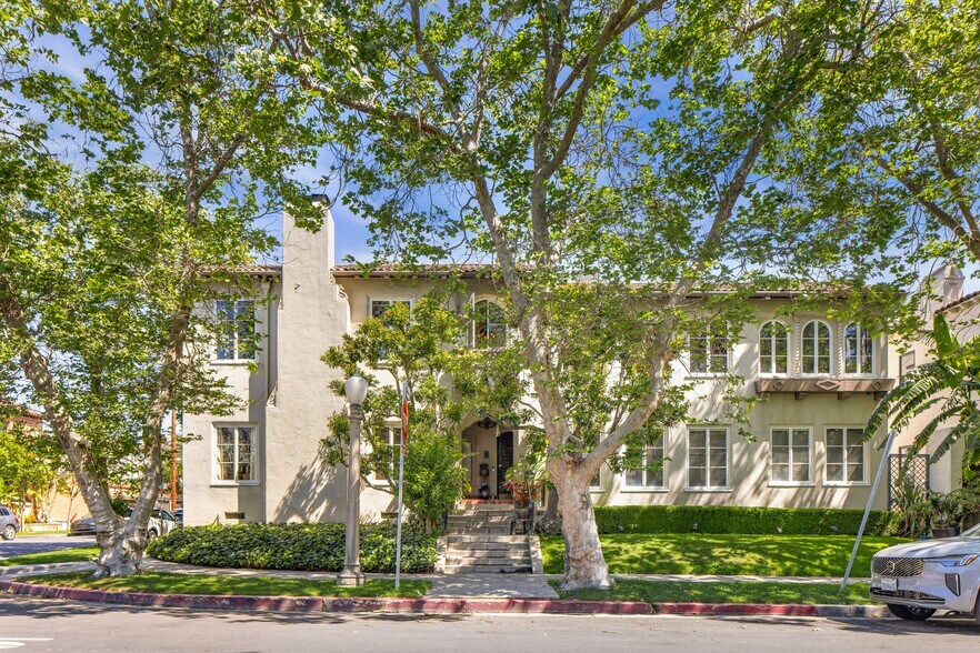More Photos Of 366 N Sycamore Ave, Los Angeles Apartments For Sale