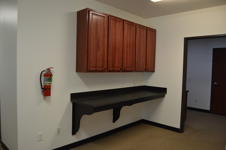 More Photos Of 128 County Line Rd, Westerville Office For Lease