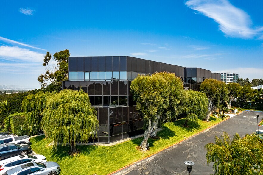 More Photos Of 6133 Bristol Pkwy, Culver City Office For Lease