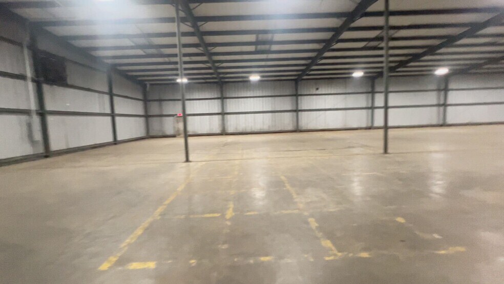 Primary Photo Of 3160 Mcfarland Blvd, Northport Warehouse For Lease