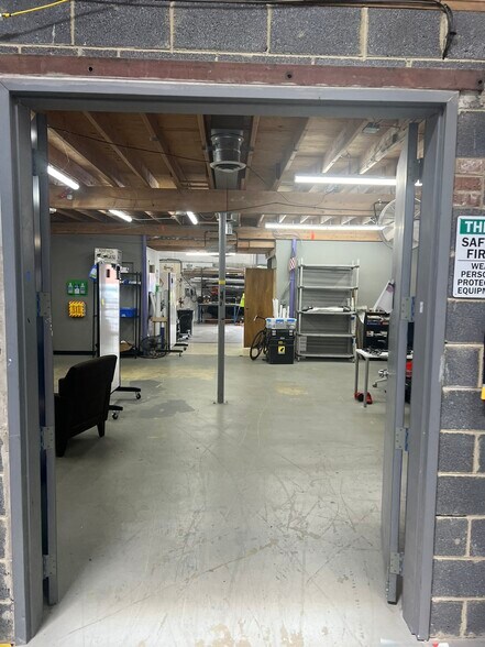 More Photos Of 3415-3501 Windom Rd, Brentwood Warehouse For Lease