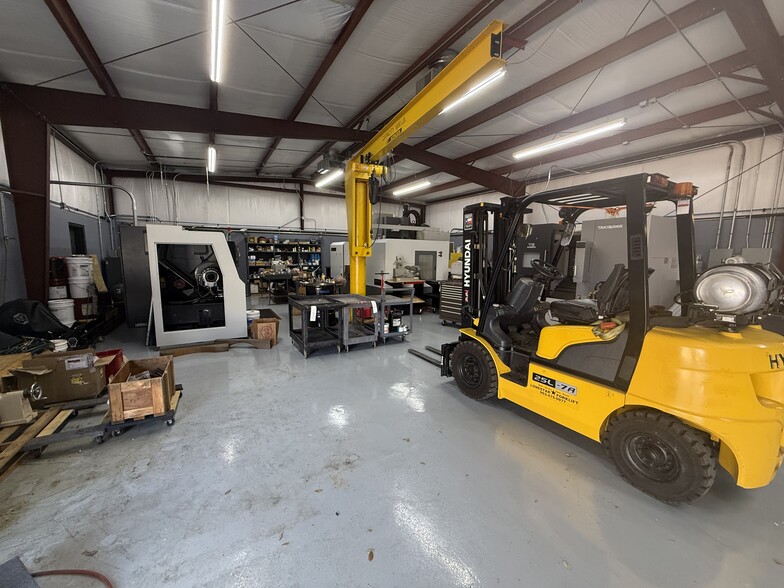 More Photos Of 1454 Oday Rd, Pearland Light Manufacturing For Sale