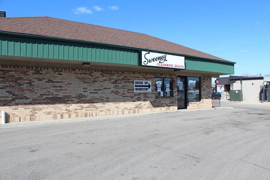 More Photos Of 2607-2621 University Dr S, Fargo General Retail For Lease