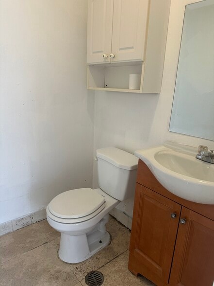 More Photos Of 3056 NE 12th Ter, Oakland Park Warehouse For Sale