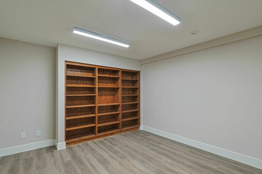 More Photos Of 1906 Warm Springs Rd, Columbus Medical For Sale