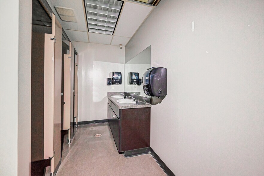 More Photos Of 20 Willow Springs Cir, York Warehouse For Sale