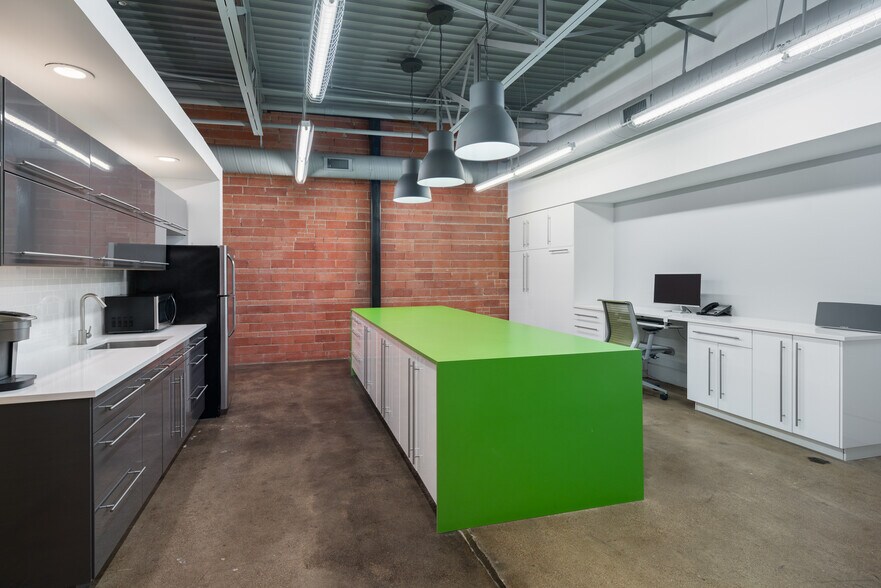 More Photos Of 127 Pittsburg St, Dallas Loft Creative Space For Lease