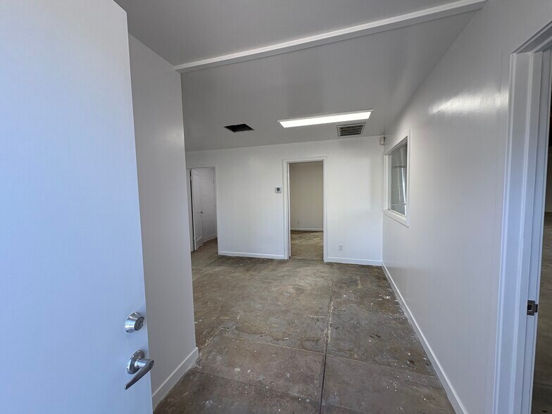 More Photos Of 2324 Railroad Ave, Redding Warehouse For Lease