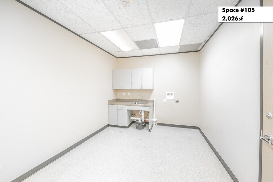 More Photos Of 1880 S Dairy Ashford Rd, Houston Office Residential For Lease