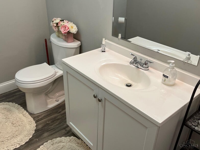 More Photos Of 1316 Chestnut St, Hamilton Industrial For Sale