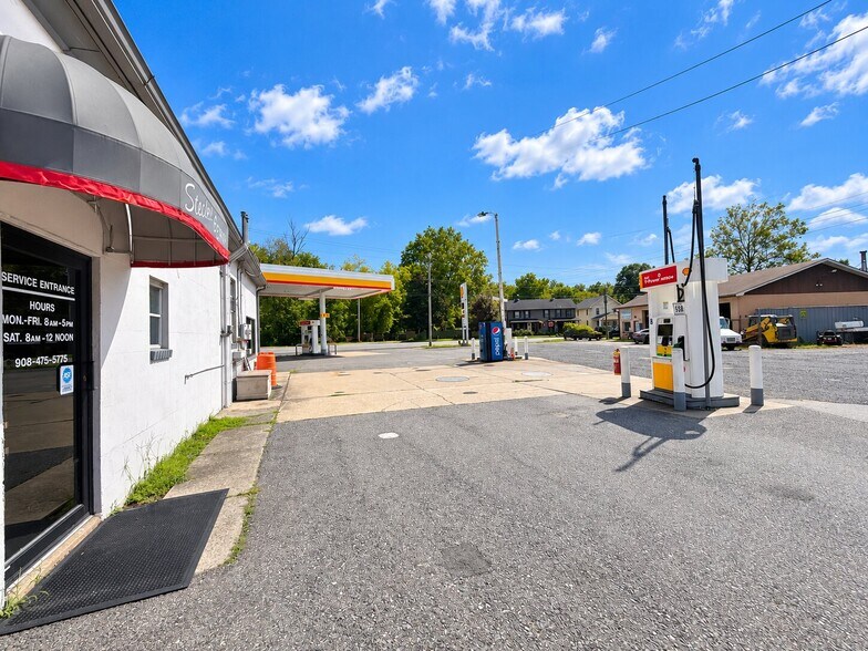 More Photos Of 633 Water St, Belvidere Service Station For Sale