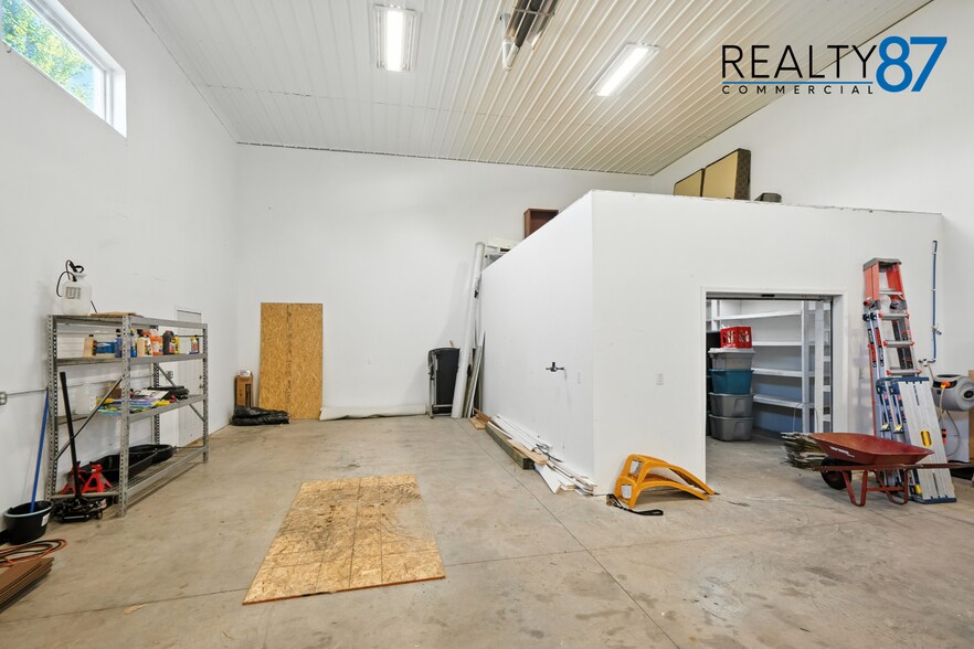 More Photos Of 2700 Stonegate Ct, Hiawatha Industrial For Sale