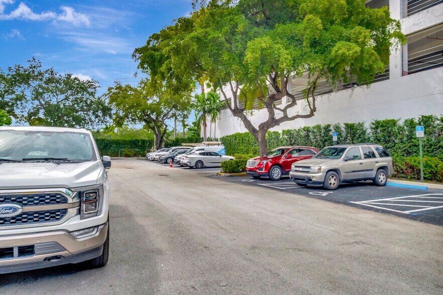 More Photos Of 4300 Biscayne Blvd, Miami Office Residential For Lease