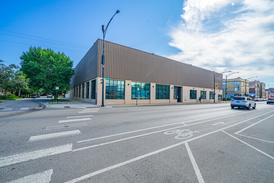 Primary Photo Of 4677 N Elston Ave, Chicago Health Club For Lease