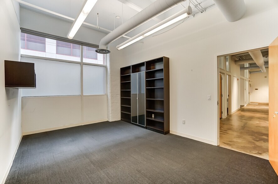 More Photos Of 20 E Central Pky, Cincinnati Office Residential For Lease