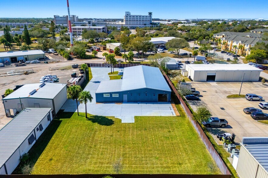 More Photos Of 1301 Morningside Dr, Melbourne Warehouse For Sale
