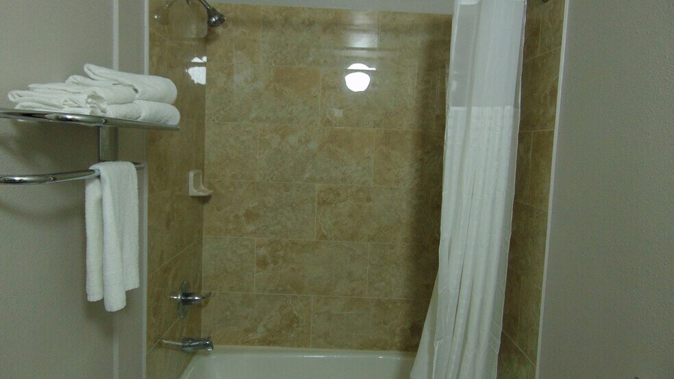 More Photos Of 2111 Whitley Ave, Corcoran Hotel For Sale