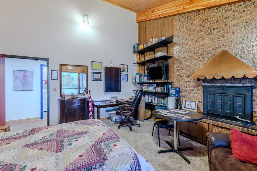 More Photos Of 117 Pine St, Pinedale Restaurant For Sale