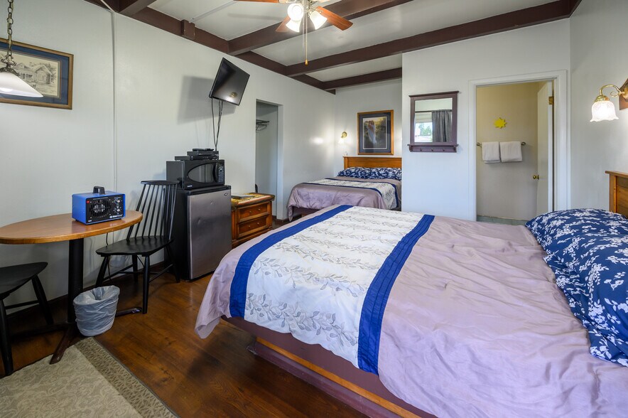 More Photos Of 109455 Highway 97 N, Chemult Hotel For Sale