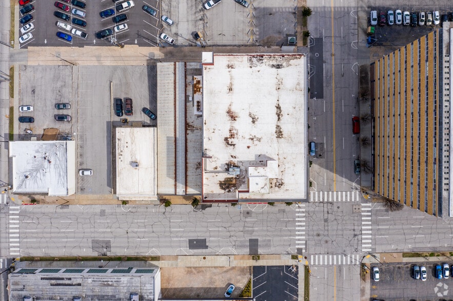 More Photos Of 823 S Detroit Ave, Tulsa Office For Sale