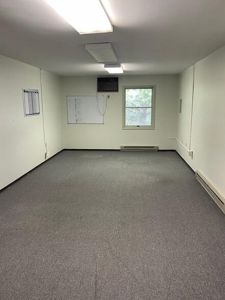 More Photos Of 11377 Robinwood Dr, Hagerstown Office For Lease