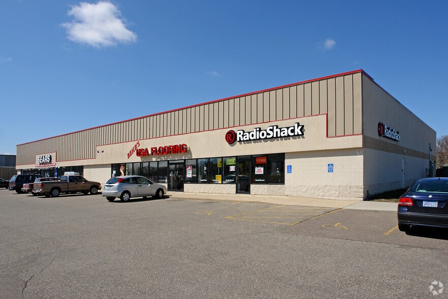 More Photos Of 396 Schilling Dr S, Dundas Storefront For Lease