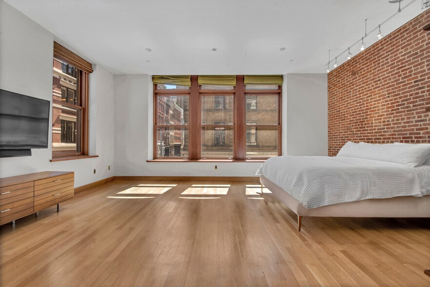 More Photos Of 104 Grand St, New York Storefront Retail Residential For Sale