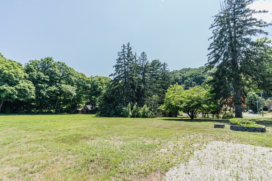 More Photos Of 1572 Saybrook Rd, Haddam General Retail For Sale