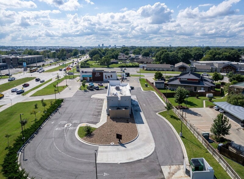 More Photos Of 10249 E 41st St, Tulsa Fast Food For Lease