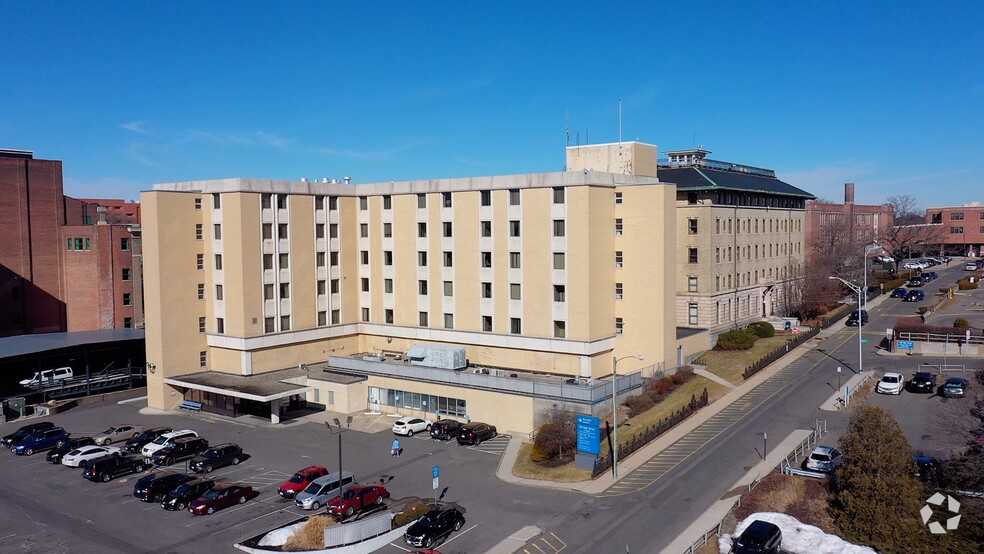 Primary Photo Of 140 High St, Springfield Unknown For Sale